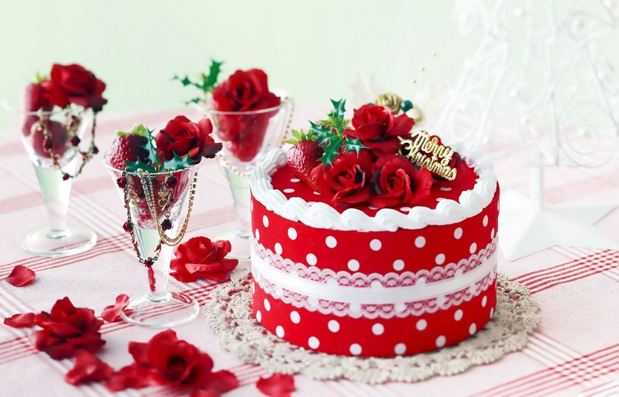 Flowers and cake make the best combination