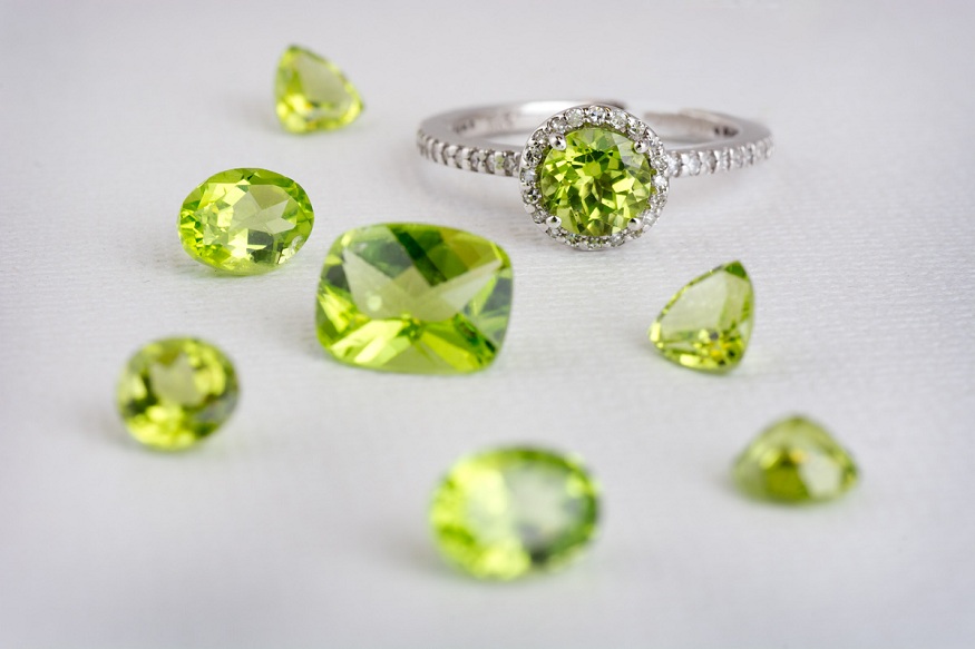 What are the top advantages of purchasing the peridot gemstone?