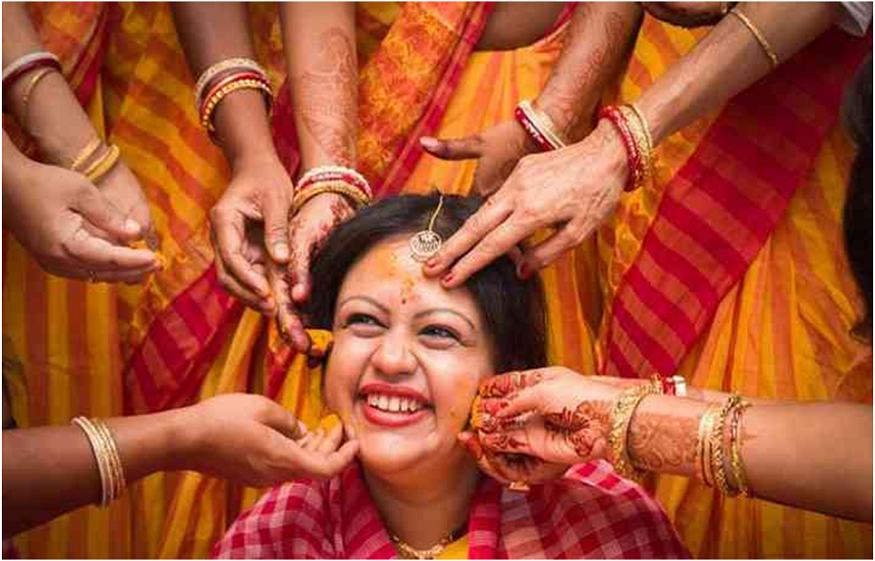 Unique and Stylish outfit for Bengali Haldi Look